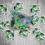Pokemon Rayquaza Peekers Holographischer Sticker - 10 cm Breite - Legendäres Pokemon aus der 9. Generation